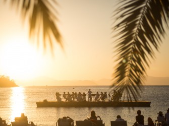 Hillside Beach Club brengt de magie van live muziek terug met een drijvend symfonisch concert