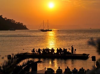 Hayallerdeki tatilin gerçeğe dönüştüğü Hillside Beach Club’da yaz geldi!