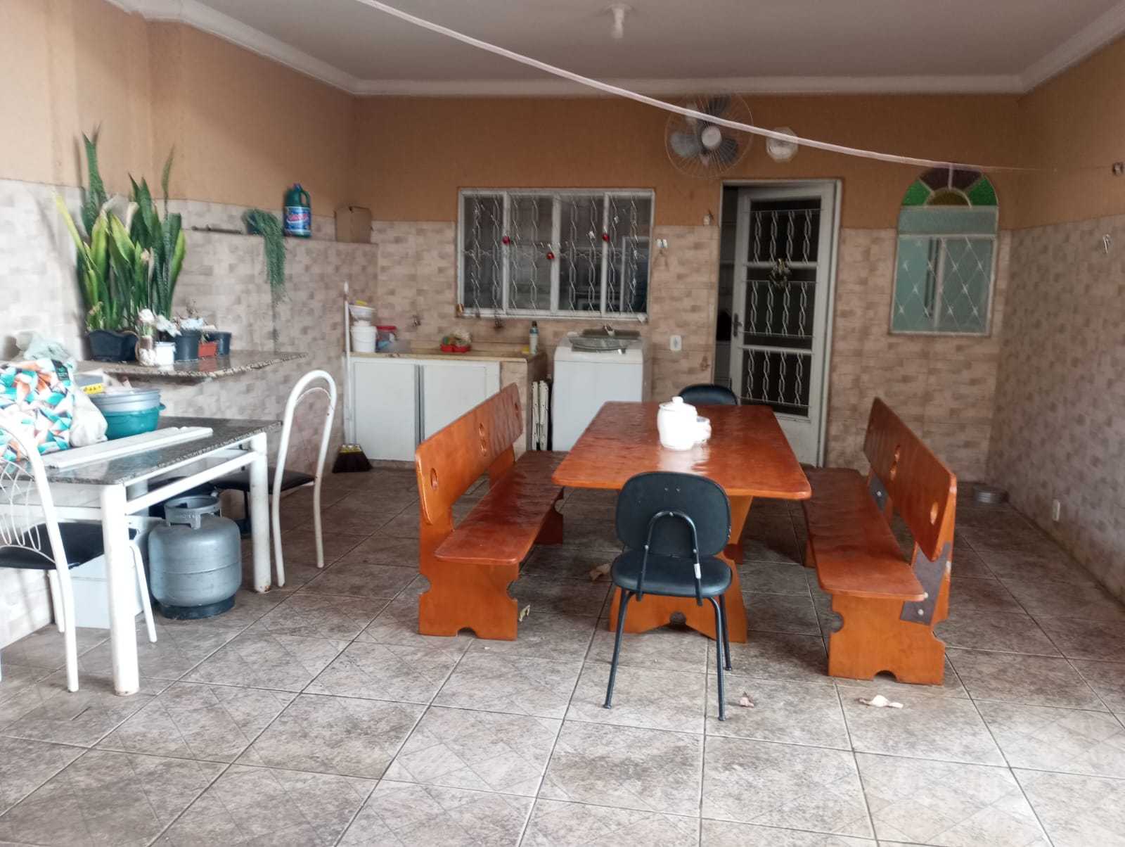 Casa, 4 quartos, 305 m² - Foto 1