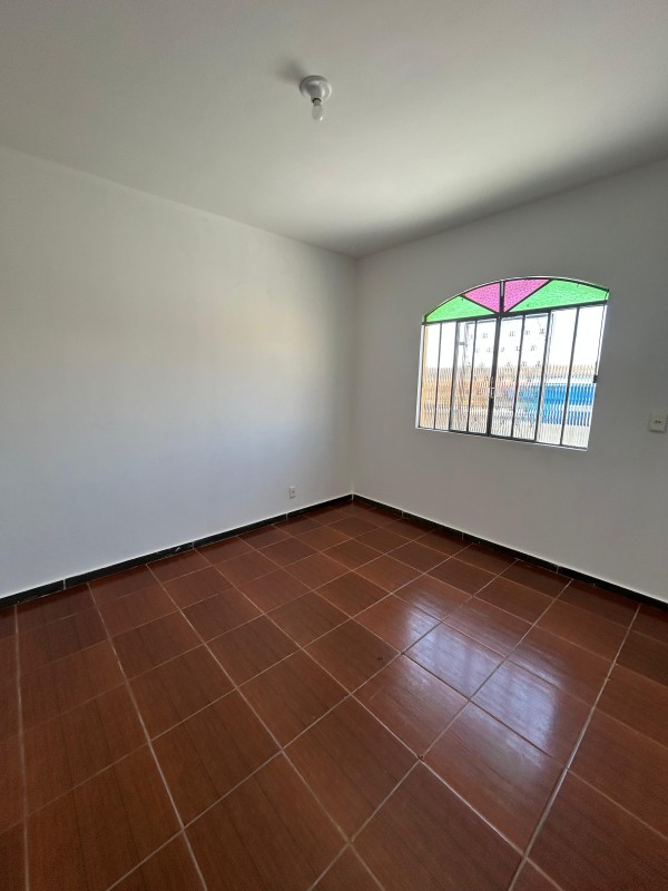 Casa para alugar com 3 quartos, 90m² - Foto 4