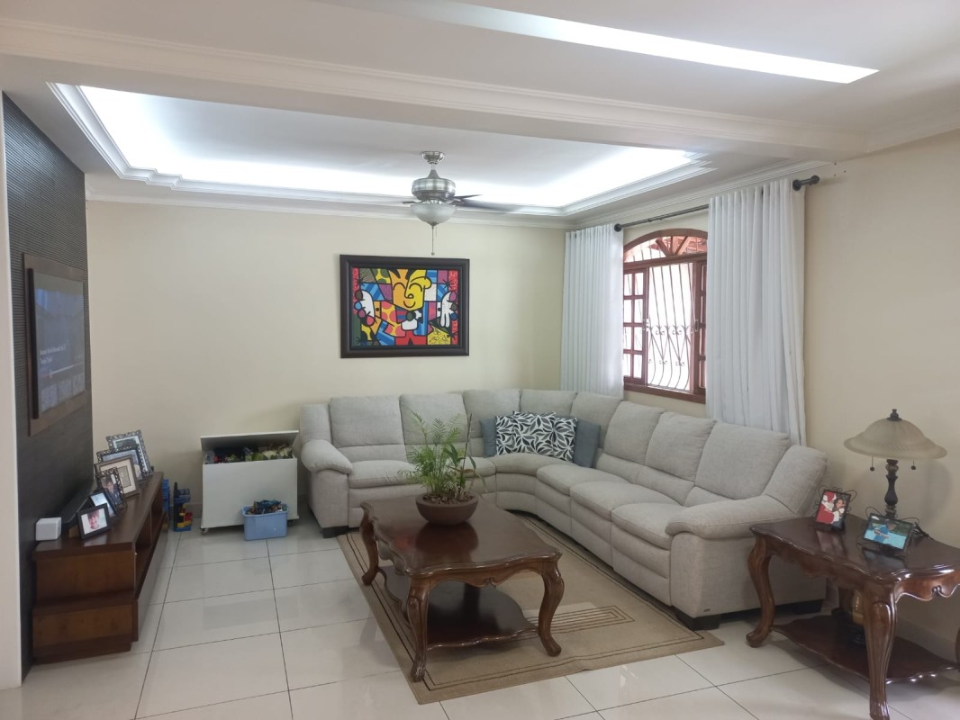 Casa, 3 quartos, 173 m² - Foto 1