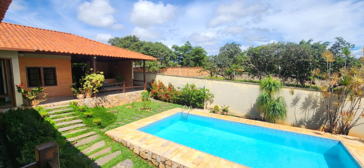 Casa, 3 quartos, 208 m² - Foto 1