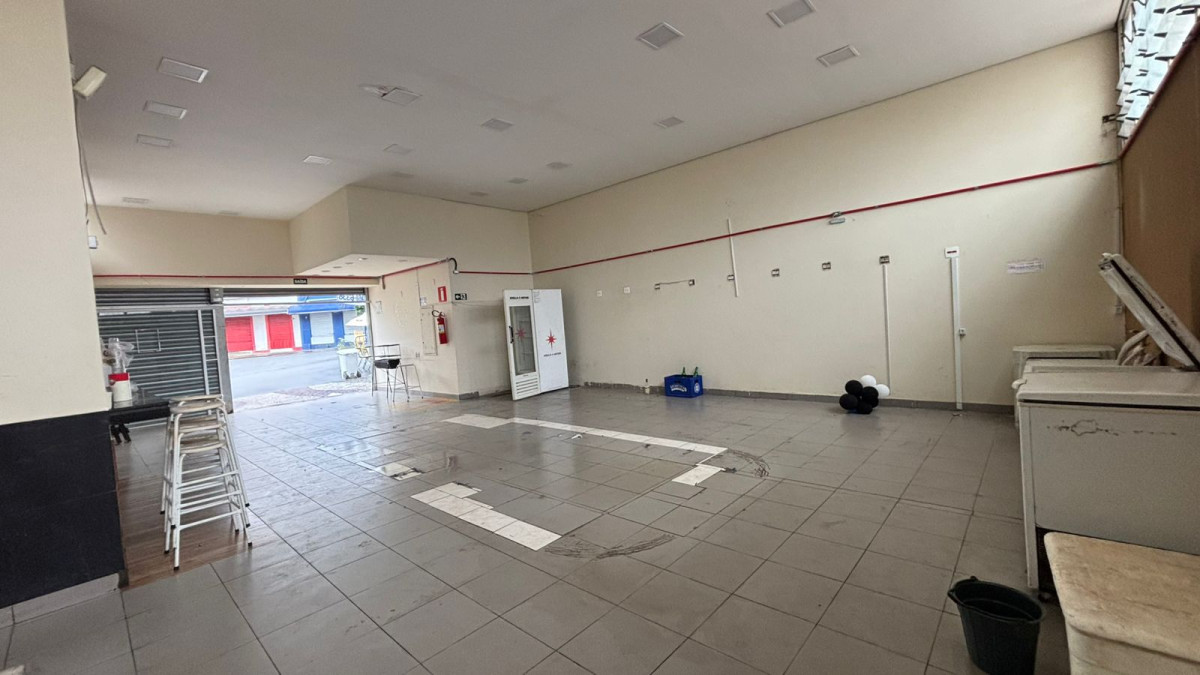 Loja-Salão, 200 m² - Foto 1