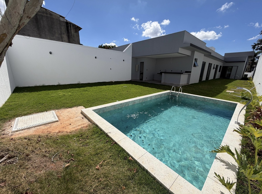 Casa, 4 quartos, 240 m² - Foto 1