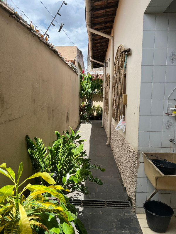 Casa, 5 quartos, 220 m² - Foto 1