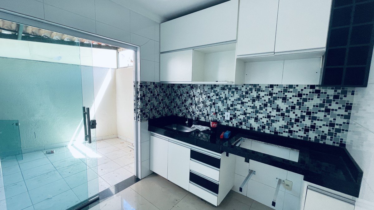 Casa Geminada com 2 quartos para alugar no bairro Nacional em Contagem - foto principal