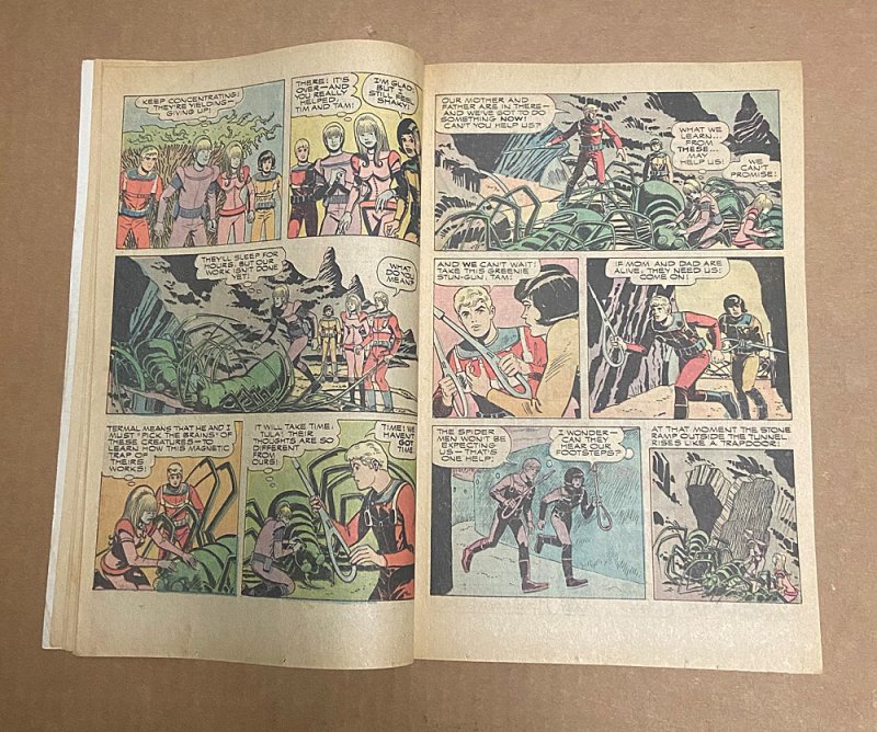 Lost in Space #49 ( VG ) whitman Edition / Dan Spiegle art / October 1976