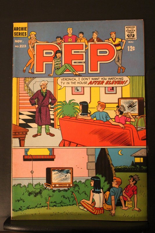 Pep #223 High-Grade VF/NM outdoor TV party cover! Archie, Veronica, Jughead wow!