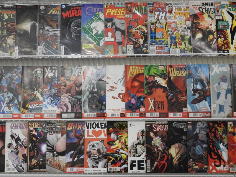 HUge Lot 190+ Comics W/ X-Men. Avengers, Wolverine+ Avg Fine/VF Condition!