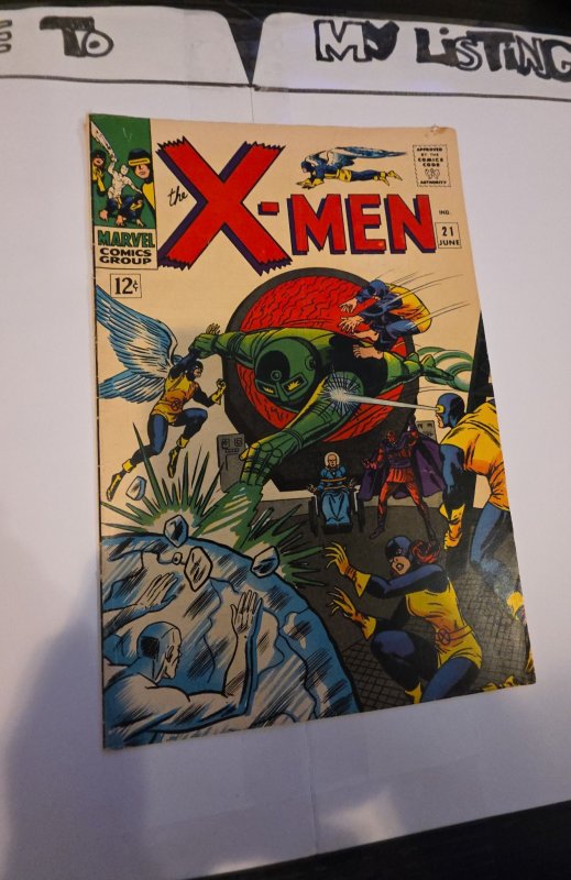 The X-Men #21 (1966)from whence come Dominus small cover chip/1/2 inch split