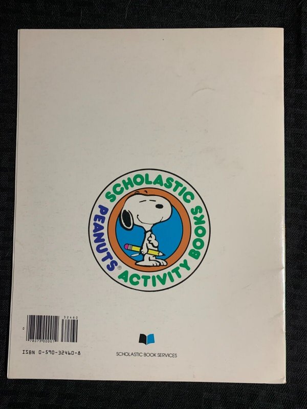 1981 THE PEANUTS GANG Visits a Haunted House VF- 7.5 Scholastic SBS