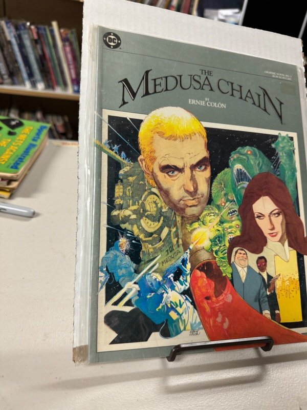 THE MEDUSA CHAIN DC Graphic Novel #3