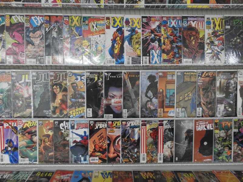 Huge Lot 140+ Comics W/ Venom, Hulk, Spider-Man, +More! Avg VF Condition!