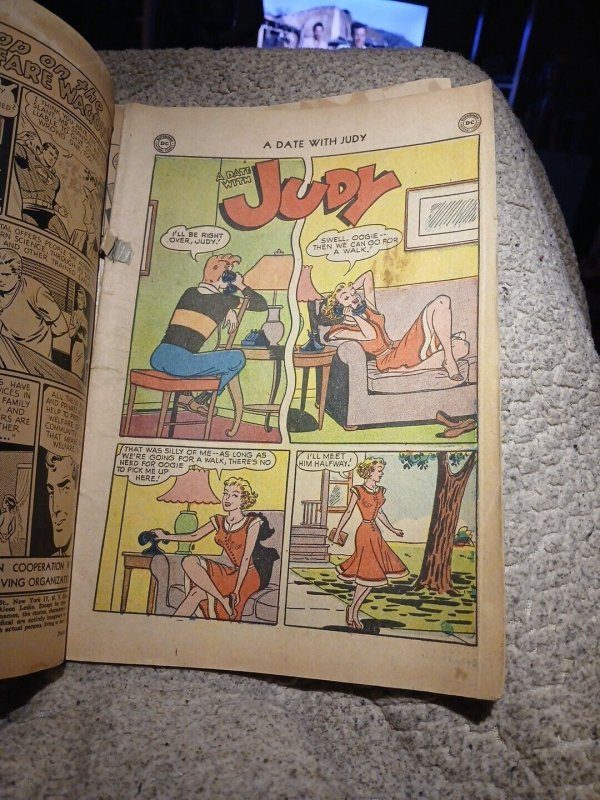 A Date With Judy #29 DC Comics 1952 Golden Age Comic! Fun Good Girl Art  Cover!