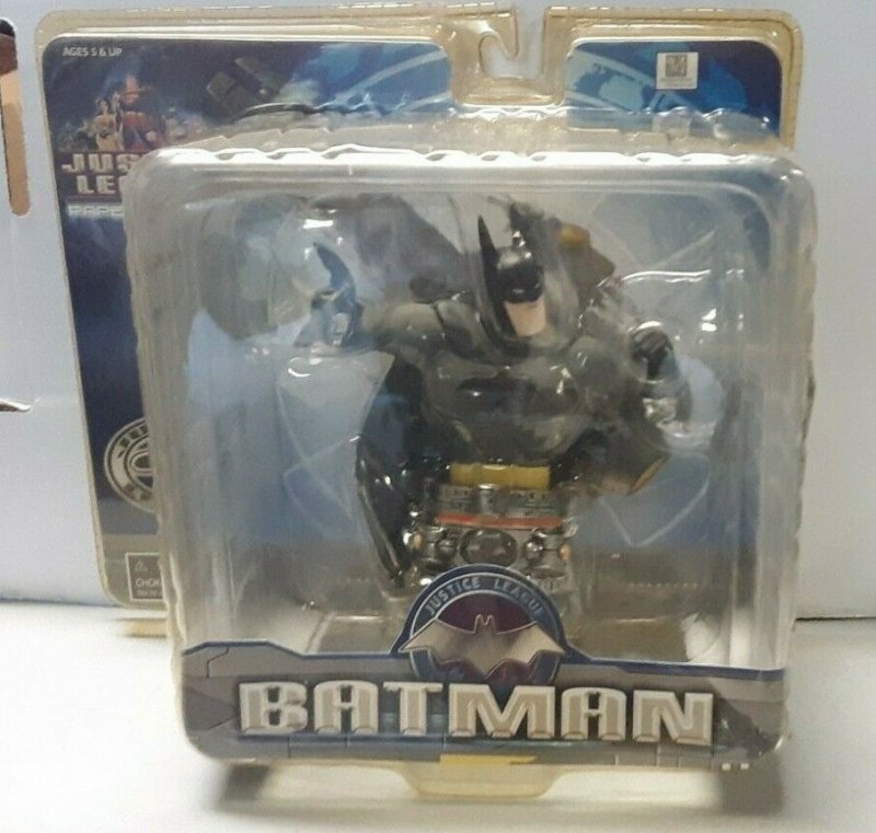 JUSTICE LEAGUE ANIMATED BATMAN PAPERWEIGHT CARTOON NETWORK (NEW) 2005