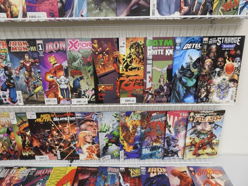 Huge Lot 230+ Comics W/ Hulk, Iron Man, Spider-Man, +More! Avg VF- Condition!