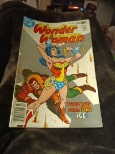 Wonder Woman #245 1978 STATON Headlights COVER Deflecting BULLETS W/ BRACELETS