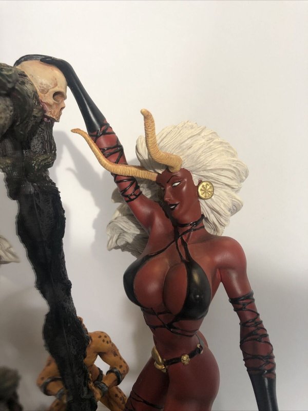 Lady Demon(2000) In Her Mirror Resin Statue| Eternal Toys|Chaos Comics| Not Used 699788201053