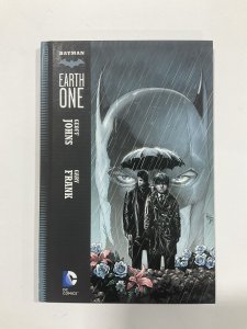 Batman Earth One Tpb Near Mint Nm Hardcover HC DC Comics