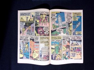 Ms. Marvel #3 - Doomsday Man - Milgrom & Sinnott Cover - Buscema - 1977 - VF/NM