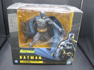 Batman Kotobukiya Artfx 1/6 scale Pre-Painted PVC Batman Statue Blue 