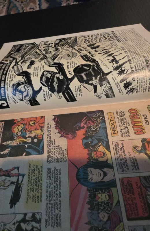 Captain Marvel #33 (1974)thanos vs capt marvelstarlin/Janson small chip B- cover