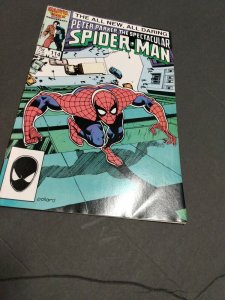 1986 PETER PARKER  SPECTACULAR SPIDER-MAN 114 Keith Pollard cover VF-NM