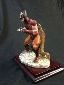 WOLVERINE STATUE 1989THE MARVEL COLLECTION WITH WOOD BASE LOOSE