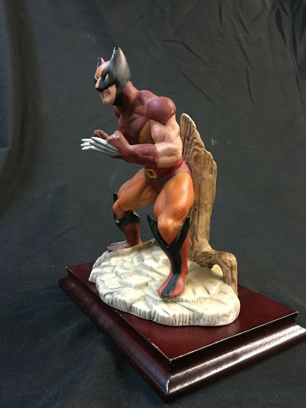 WOLVERINE STATUE 1989THE MARVEL COLLECTION WITH WOOD BASE LOOSE