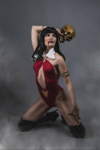 Vampirella #9 1:25 Teena Titan Cosplay Virgin Variant Dynamite EB112