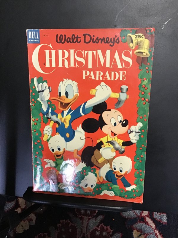 Walt Disney's Christmas Parade #5  Mid-grade sharp holiday key issue! FN...