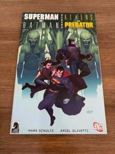 Lot Of 2 Superman & Batman Vs. Aliens & Predator DC DH Comics # 1 2 NM 2 J455