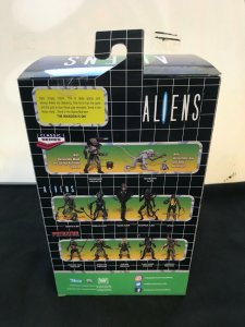 ALIENS: RHINO ALIEN (MIB) DARK HORSE MINI COMIC INCLUDED!! 2019