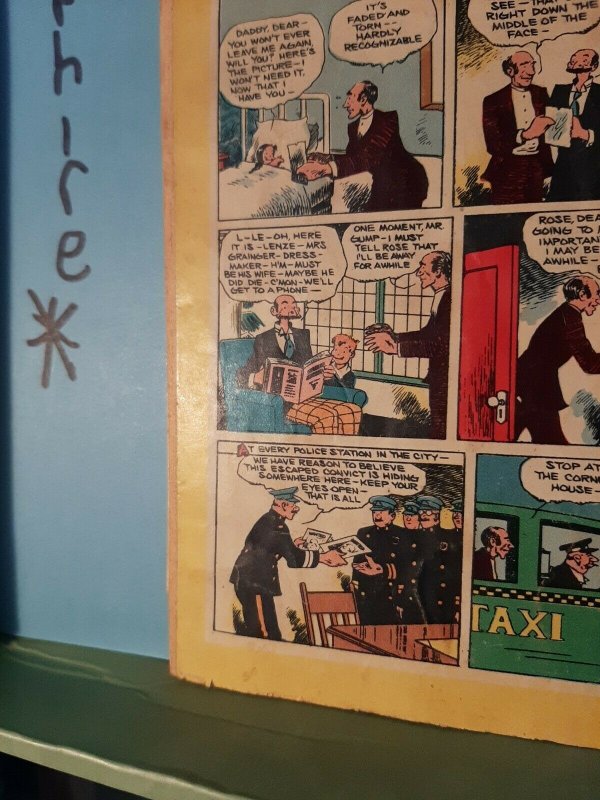 Popular COMICS #123.Golden Age. 1946. COVER DETACHED BOTTOM STAPLE. SEE PICS