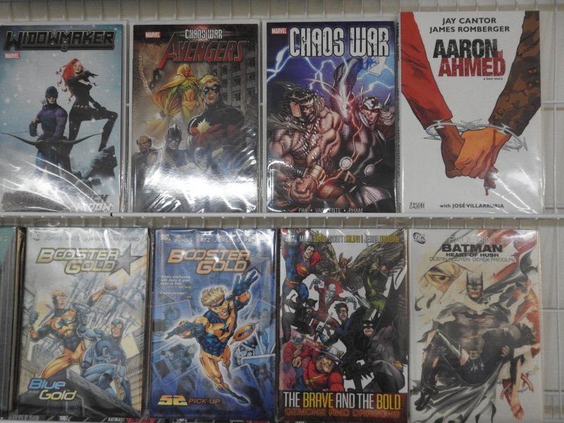 Huge Lot 24 TPB/Essentials W/ Thunderbolts, Hulk, Batman, JLA+ Avg NM- Condition