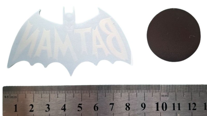 Pin Acrilico Logo Batman 8 x 5 cms con Iman