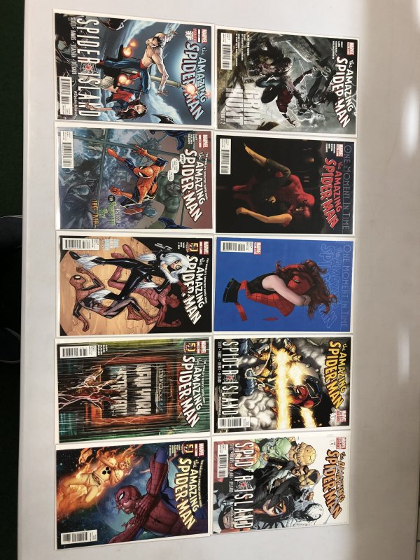 Peter Parker & Amazing Spider-Man comic lot 41 different books