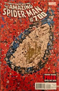 AMAZING SPIDER-MAN #700 SIGNED IN GOLD BY STAN LEE W/COA NM.