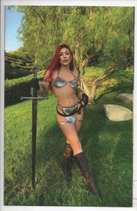 Invincible RED SONJA #8 H, NM, She-Devil, Cosplay Variant 1:20,  2021 2022