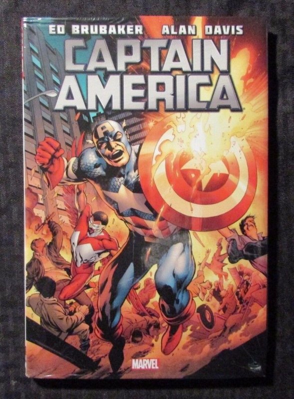 2012 CAPTAIN AMERICA v.2 by Ed Brubaker & Alan Davis HC/DJ Sealed