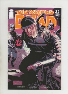 Walking Dead #32 - Zombie Attacking Cover! Robert Kirkman - (Grade 9.2) 2006