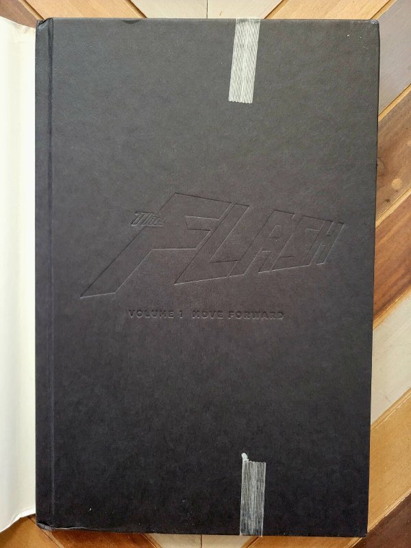 The Flash Vol.1 (DC Comics 2013) HARDCOVER Move Forward / New 52 Graphic Novel