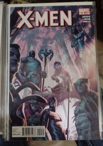 X MEN # 19  2011, Marvel  FANTASTIC FOUR BERMUDA TRIANGLE DOOM  MOLINA VARIANT