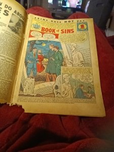 LEV GLEASON CRIME DOES NOT PAY 102 GOLDEN AGE COMIC 1952 B FUJE PAINTED COVER