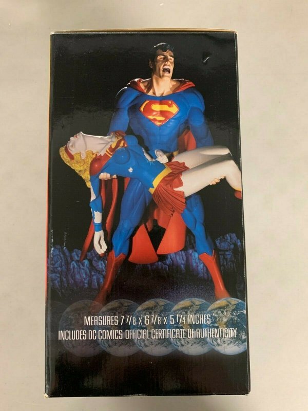 Superman & Supergirl Crisis on Infinite Earth Limited Edition Statue