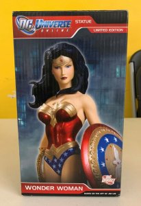 DC UNIVERSE ONLINE WONDER WOMAN STATUE JIM LEE 