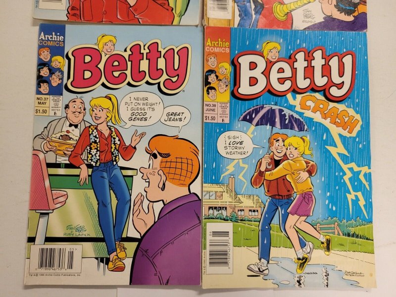 4 Betty Archie Comic Books #37 38 45 47 23 TJ28