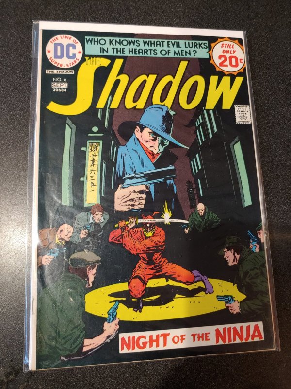 ​The SHADOW # 8 HIGH GRADE VF+ O'Neil Tale + Robbins Art!