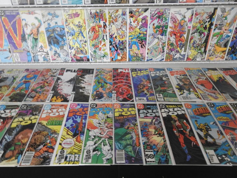 Huge Lot 150+ Comics W/ Batman, Robin, V, Who's Who+ Avg VF Condition!!