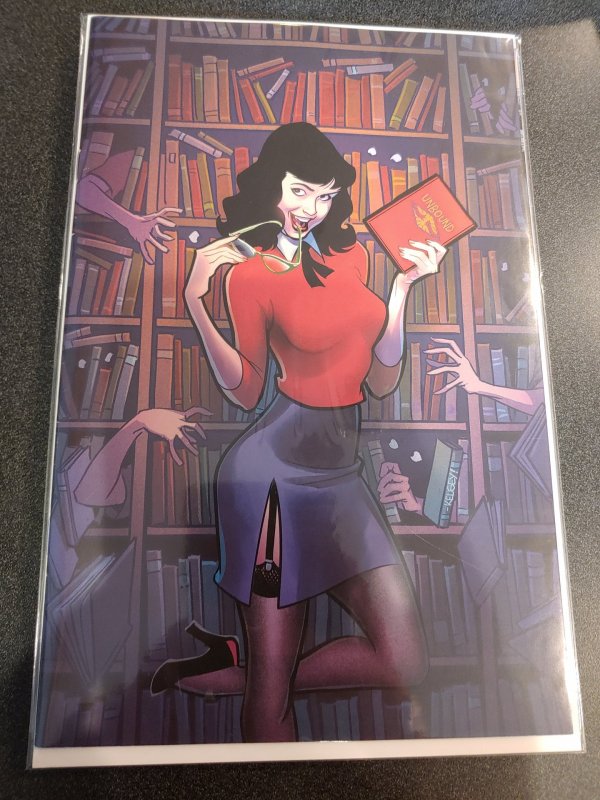 ​BETTIE PAGE UNBOUND #10 VARIANT